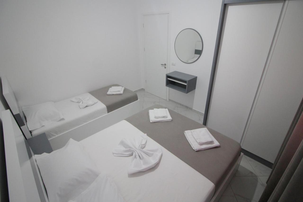 Sky Apartments Sarandë Buitenkant foto