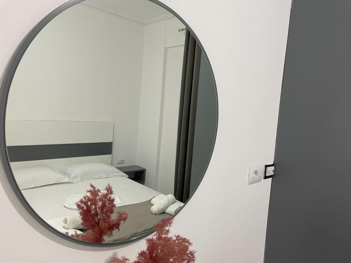 Sky Apartments Sarandë Buitenkant foto